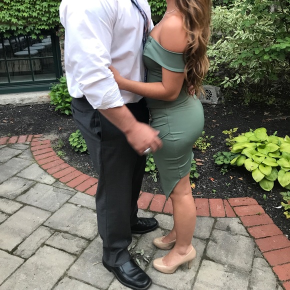 Windsor olive green off the shoulder dress - Picture 3 of 4